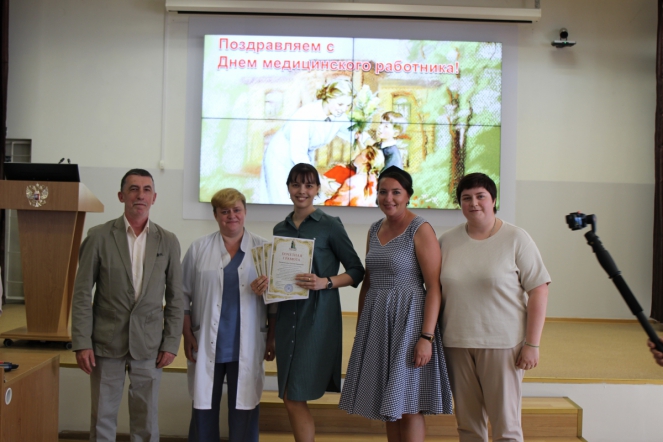 Дмитрий Иванов отметил благодарностями сотрудников Педиатрического университета 43