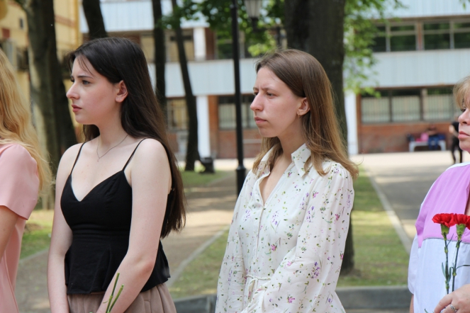 Педиатрический университет присоединился к всероссийской акции «Минута молчания» 19