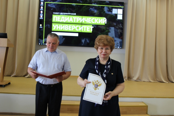 Сотрудников СПбГПМУ наградили на Ученом совете 3