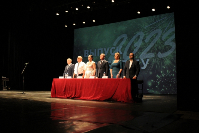 В Педиатрическом университете вручили дипломы выпускникам 24