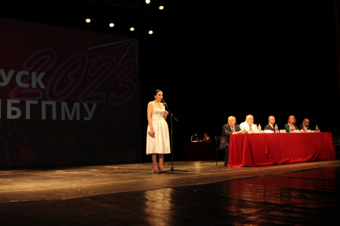 В Педиатрическом университете вручили дипломы выпускникам 64