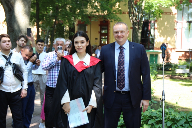 Иностранным выпускникам Педиатрического университета вручили дипломы о высшем образовании 19