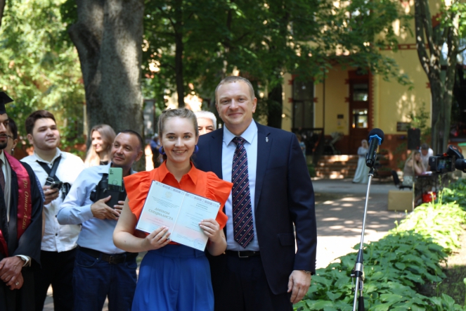 Иностранным выпускникам Педиатрического университета вручили дипломы о высшем образовании 35