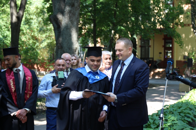 Иностранным выпускникам Педиатрического университета вручили дипломы о высшем образовании 37