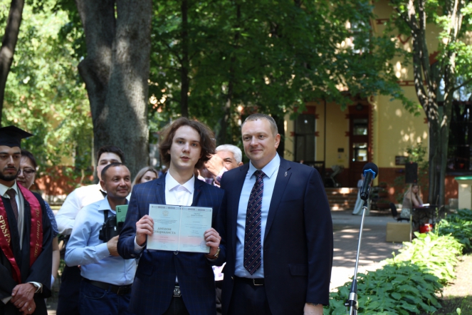 Иностранным выпускникам Педиатрического университета вручили дипломы о высшем образовании 39