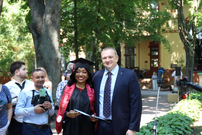 Иностранным выпускникам Педиатрического университета вручили дипломы о высшем образовании 41