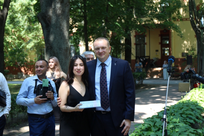 Иностранным выпускникам Педиатрического университета вручили дипломы о высшем образовании 42