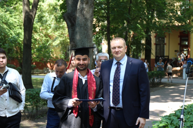 Иностранным выпускникам Педиатрического университета вручили дипломы о высшем образовании 45