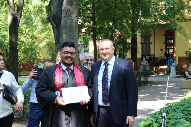 Иностранным выпускникам Педиатрического университета вручили дипломы о высшем образовании 48