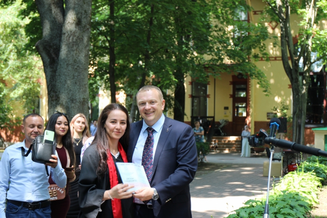 Иностранным выпускникам Педиатрического университета вручили дипломы о высшем образовании 52