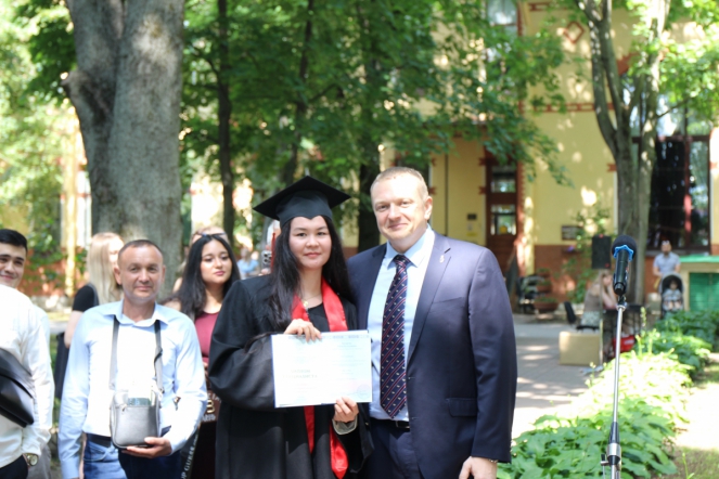 Иностранным выпускникам Педиатрического университета вручили дипломы о высшем образовании 57