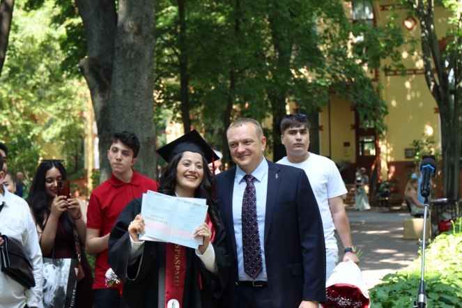 Иностранным выпускникам Педиатрического университета вручили дипломы о высшем образовании 63