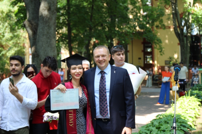 Иностранным выпускникам Педиатрического университета вручили дипломы о высшем образовании 65