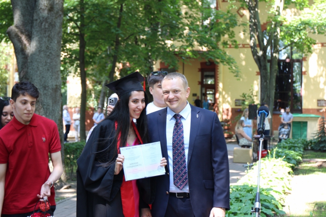 Иностранным выпускникам Педиатрического университета вручили дипломы о высшем образовании 71