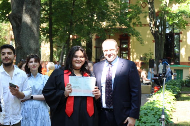 Иностранным выпускникам Педиатрического университета вручили дипломы о высшем образовании 84