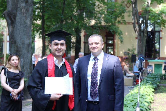 Иностранным выпускникам Педиатрического университета вручили дипломы о высшем образовании 91