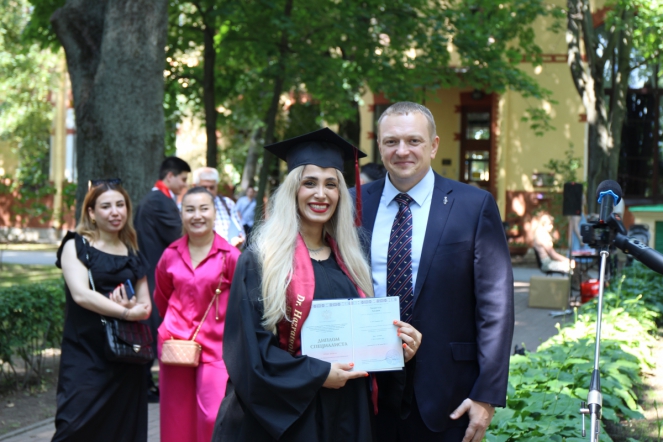 Иностранным выпускникам Педиатрического университета вручили дипломы о высшем образовании 93