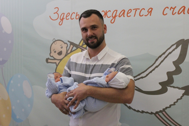Накануне Дня семьи, любви и верности из Перинатального центра Педиатрического университета выписали тройняшек 1