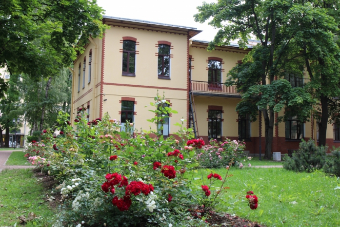 Шестнадцатилетняя петербурженка поступила в клинику Педиатрического университета с тяжёлой травмой руки