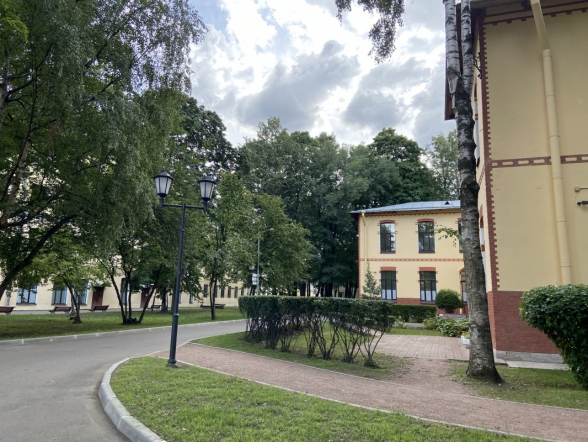 Врачи Педиатрического университета удалили гигантскую опухоль 9-летней девочке