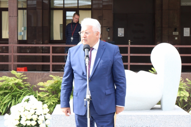 В Педиатрическом университете открыли скульптурную композицию «Ожидание новой жизни» 10