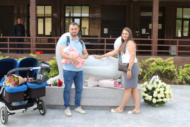 В Педиатрическом университете открыли скульптурную композицию «Ожидание новой жизни» 19