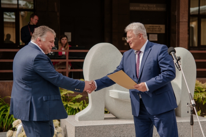 В Педиатрическом университете открыли скульптурную композицию «Ожидание новой жизни» 24