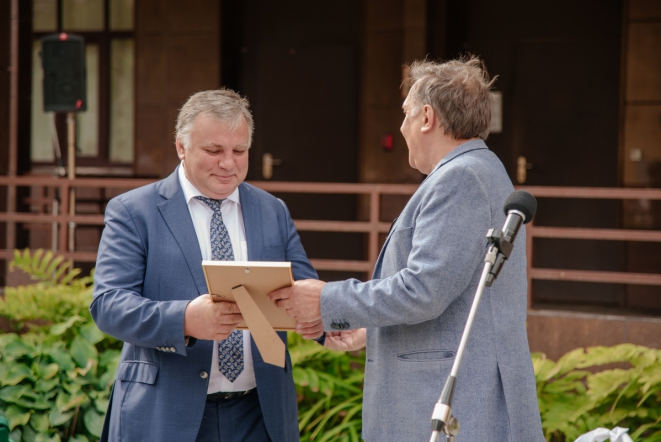 В Педиатрическом университете открыли скульптурную композицию «Ожидание новой жизни» 25