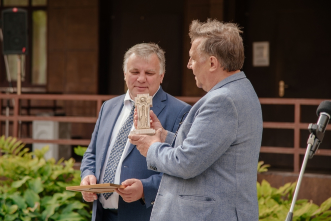 В Педиатрическом университете открыли скульптурную композицию «Ожидание новой жизни» 26