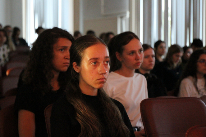 Студенты Педиатрического университета посетили спектакль, посвящённый Бесланской трагедии 7