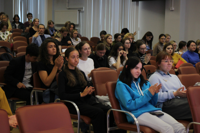 Студенты Педиатрического университета посетили спектакль, посвящённый Бесланской трагедии 15