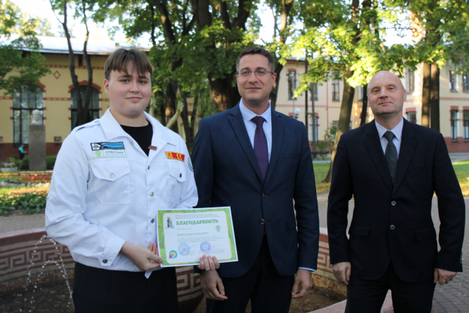 Это настоящая студенческая весна: в Педиатрическом университете наградили бойцов медицинских отрядов 39