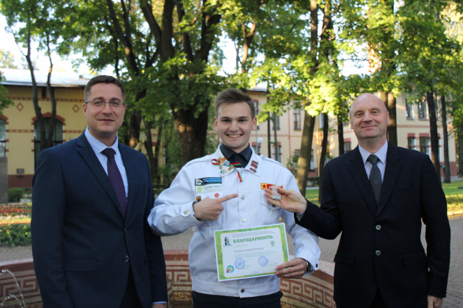 Это настоящая студенческая весна: в Педиатрическом университете наградили бойцов медицинских отрядов 41