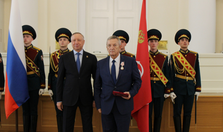 Губернатор отметил труд врачей Педиатрического университета 6