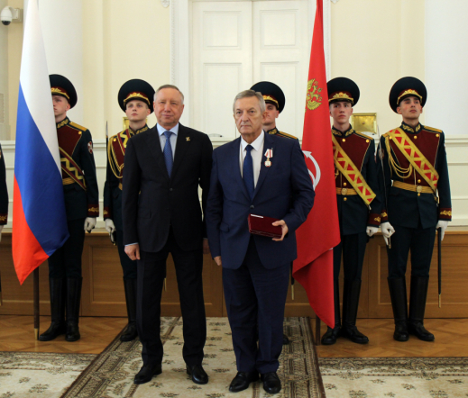 Губернатор отметил труд врачей Педиатрического университета 7