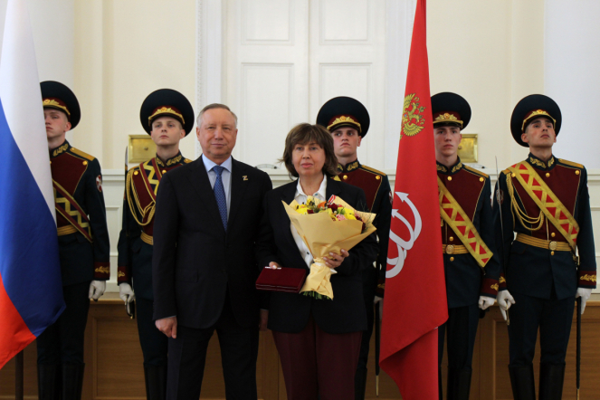 Губернатор отметил труд врачей Педиатрического университета 9