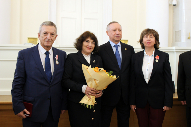 Губернатор отметил труд врачей Педиатрического университета 15