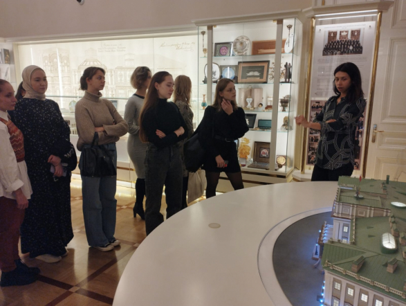 Студенты Педиатрического университета посетили Мариинской дворец 5