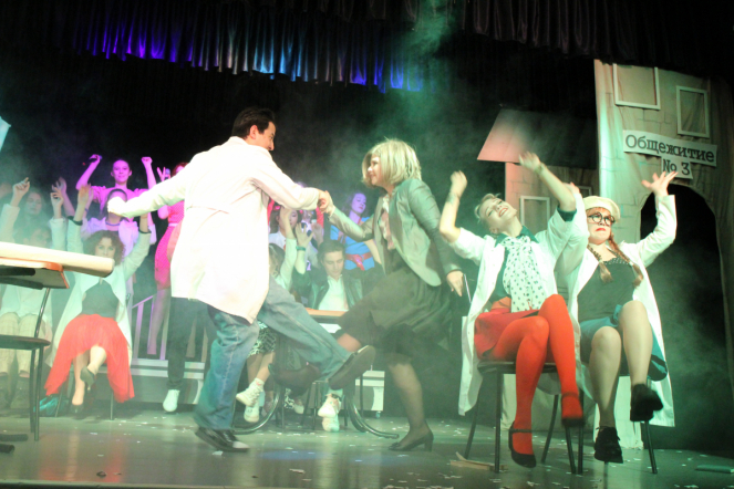 На сцене клуба «Гиппократ» прошёл мюзикл «По секрету» 22