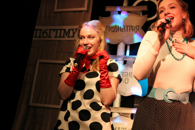 На сцене клуба «Гиппократ» прошёл мюзикл «По секрету» 24