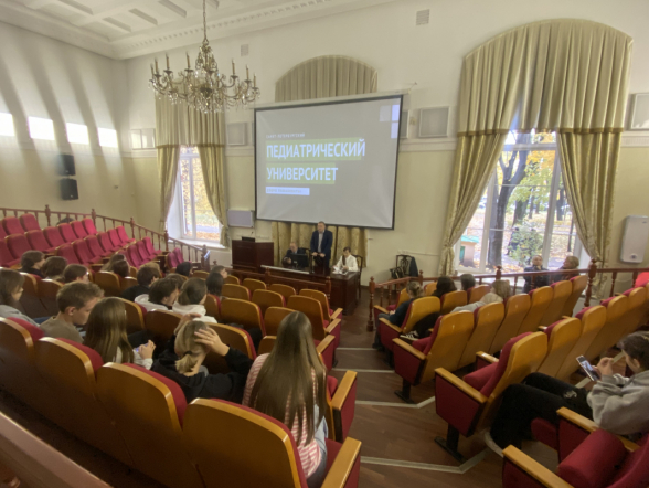 Школьники из Перми посетили Педиатрический университет 1