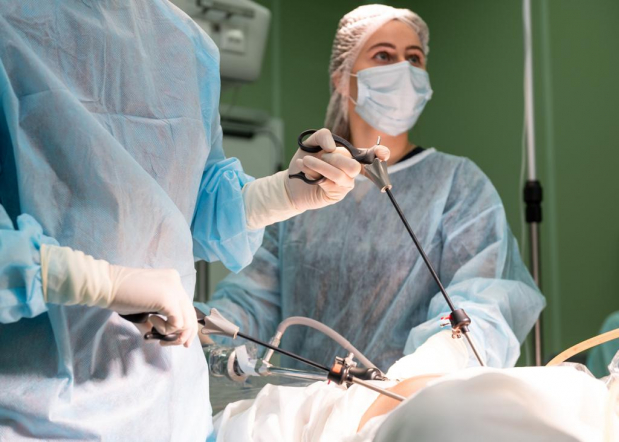 Детские гинекологи и урологи Педиатрического университета провели сложную реконструктивную операцию 14-летней девочке из Калининграда