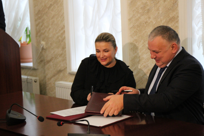 Педиатрический университет в кругу друзей: накануне Всемирного дня ребёнка в СПбГПМУ подписали соглашение с телеканалом «Санкт-Петербург» и приняли в дар картины 6