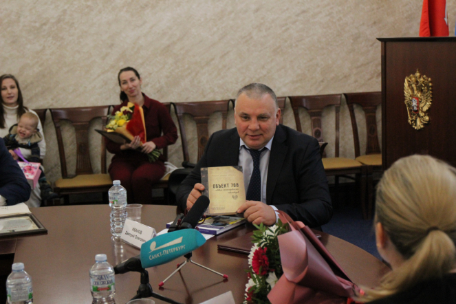 Педиатрический университет в кругу друзей: накануне Всемирного дня ребёнка в СПбГПМУ подписали соглашение с телеканалом «Санкт-Петербург» и приняли в дар картины 19