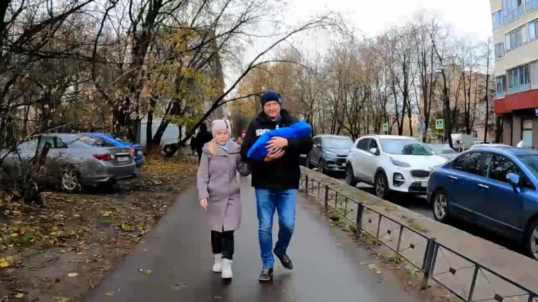 Врачи Педиатрического университета выходили ребенка, который при рождении весил 650 граммов