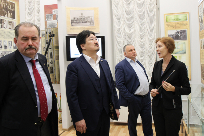 Врачи Педиатрического университета встретились с депутатом Государственной Думы Бадмой Башанкаевым 1