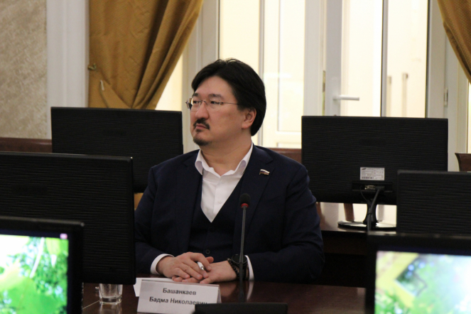 Врачи Педиатрического университета встретились с депутатом Государственной Думы Бадмой Башанкаевым 12