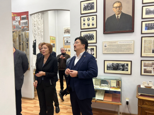 Врачи Педиатрического университета встретились с депутатом Государственной Думы Бадмой Башанкаевым 17