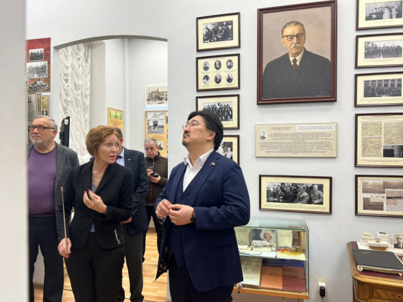 Врачи Педиатрического университета встретились с депутатом Государственной Думы Бадмой Башанкаевым 18