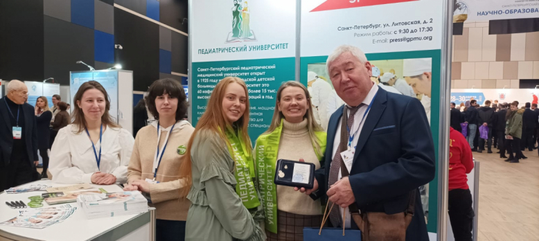 Губернатор Санкт-Петербурга наградил преподавателя Педиатрического университета знаком  «Заслуженный работник высшей школы»